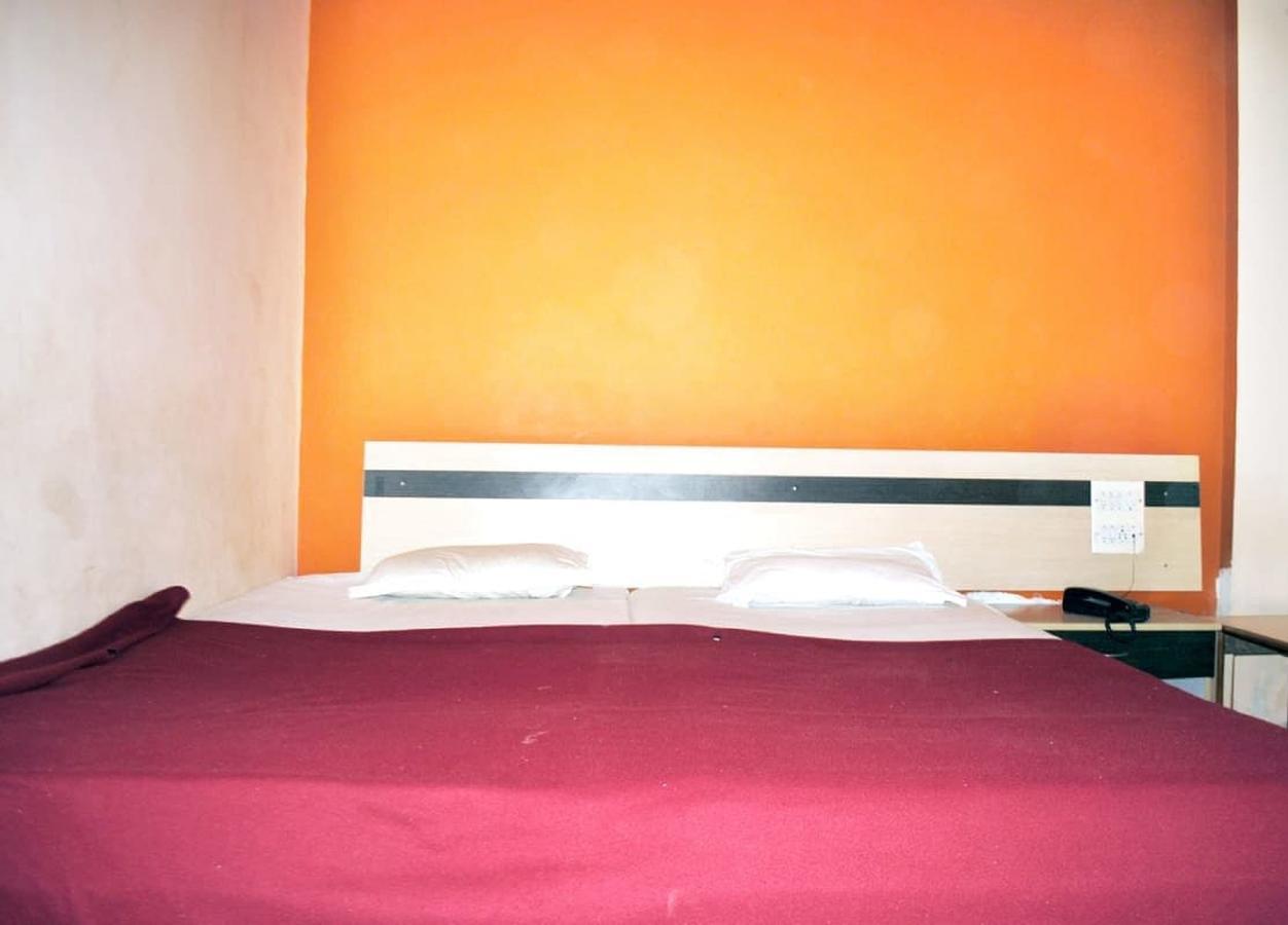 Hotel Kesari Nandan Lātūr Buitenkant foto